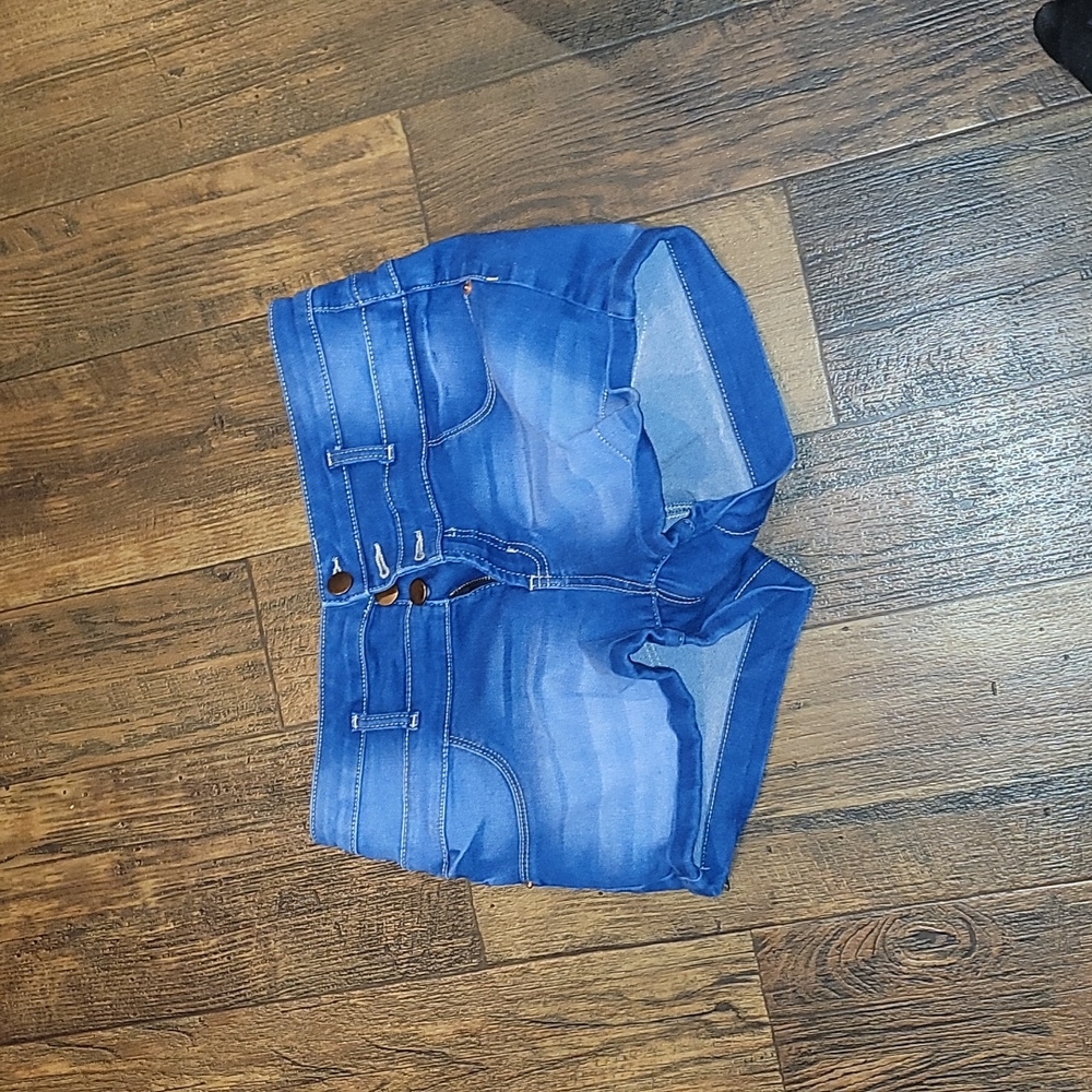 Stretchy blue Jean shorts